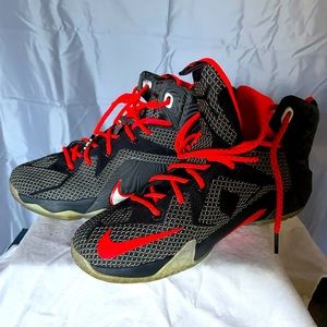 Nike Coby Bryant special M-6 W- 7.5 US